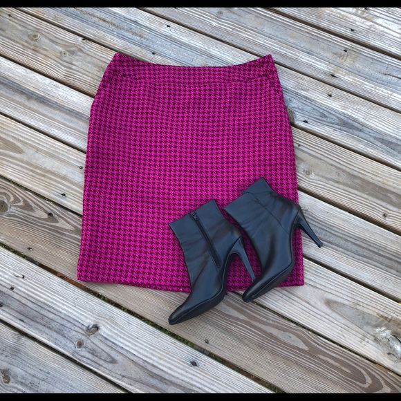 Pink Houndstooth Pencil Skirt - Picture 2 of 5